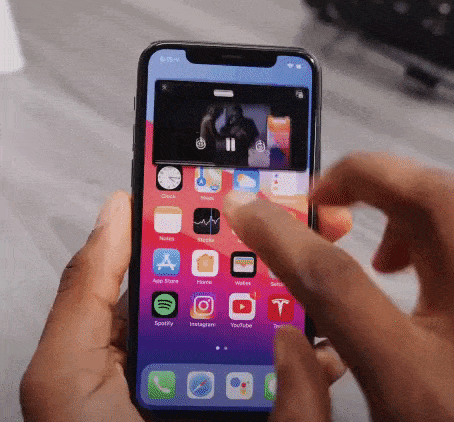 video of a person using an iPhone